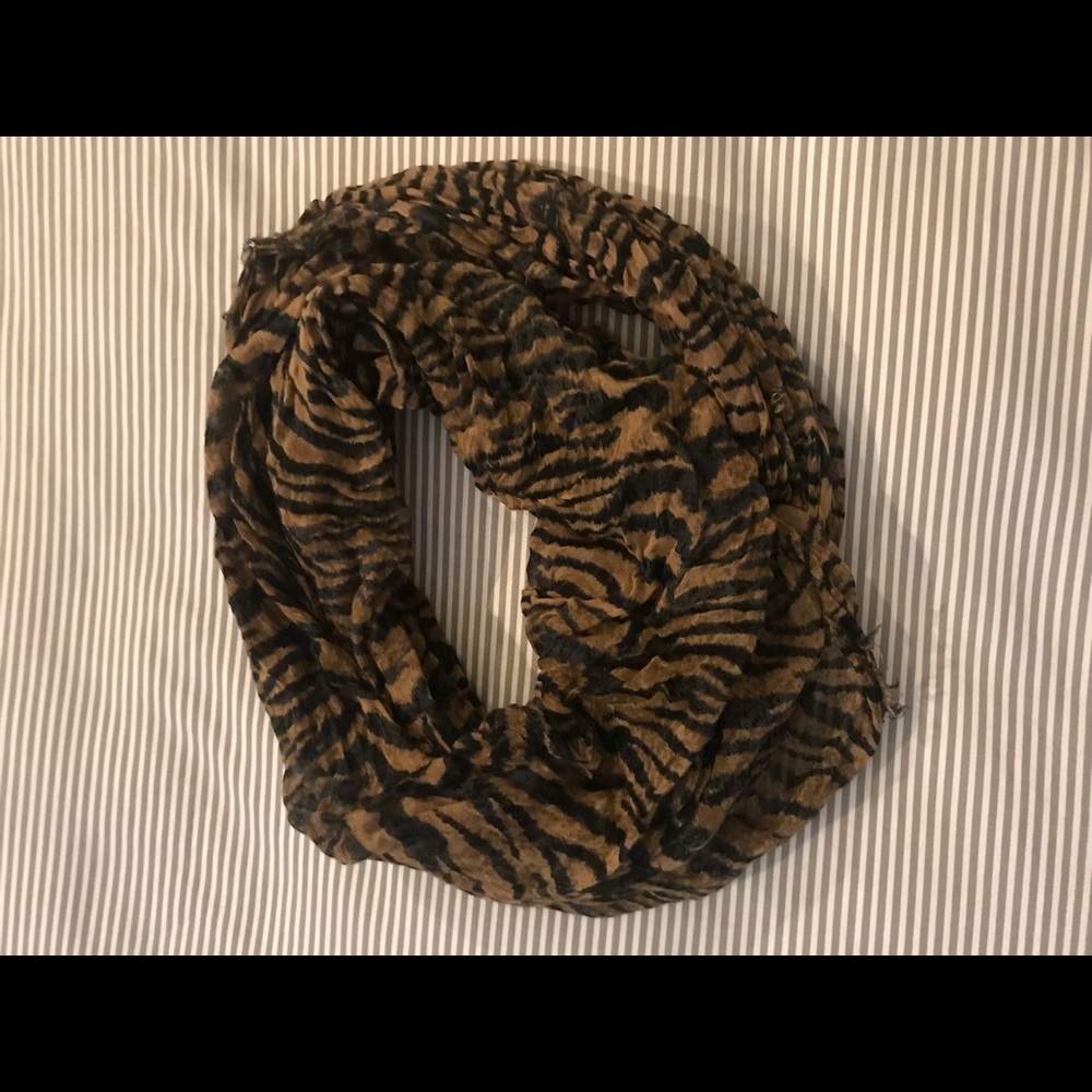 Leopard infinity scarf
